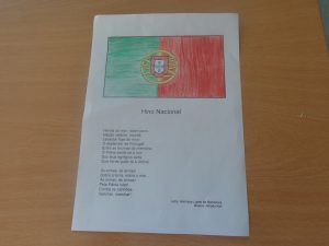 Página com bandeira portuguesa e poema
