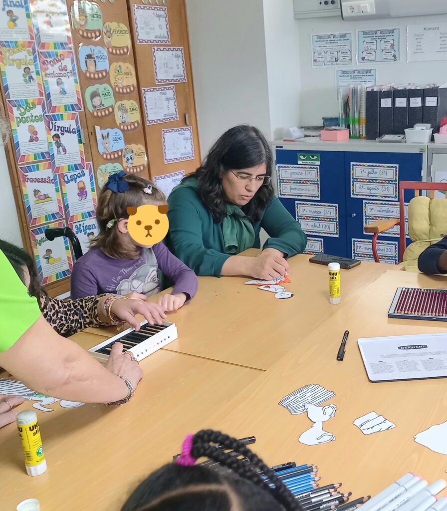 Mediadora com criança