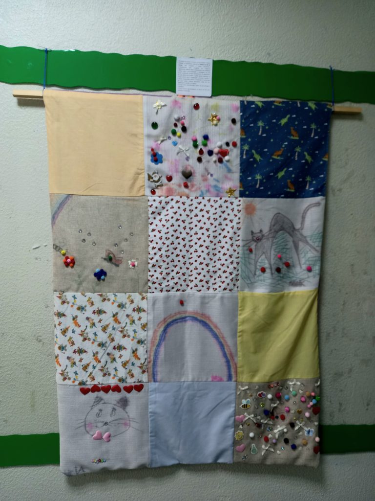 Manta com os retalhos dos alunos